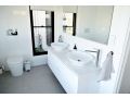 Somerton Ridge: Luxury modern house stunning bath Guest house, Joadja Creek - thumb 14