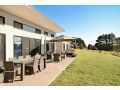Somerton Ridge: Luxury modern house stunning bath Guest house, Joadja Creek - thumb 17