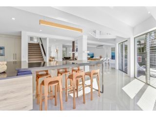 Sophisticated Waterfront Living, Noosaville Guest house, Noosaville - 1