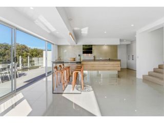 Sophisticated Waterfront Living, Noosaville Guest house, Noosaville - 4
