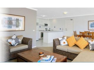 Perfect Family Holiday Apartment - Flynns Beach Apartment, Port Macquarie - 2