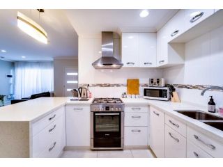 2 South Perth Family Gem Parking, stroll to river Guest house, Perth - 1