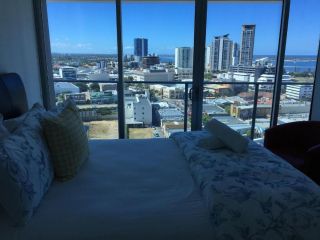 Three-Bedroom Apartment with Amazing View near Surfers Paradise Apartment, Gold Coast - 3