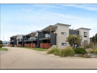 Captains Cove 1st Floor Spa Luxury Apartments - Free Netflix Apartment, Paynesville - 2