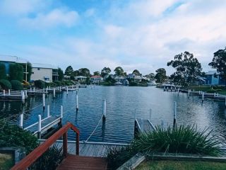 Captains Cove 1st Floor Spa Luxury Apartments - Free Netflix Apartment, Paynesville - 4