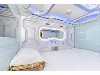 Space Q Capsule Hotel Hostel, Sydney - 5