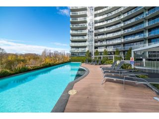 Spacious 1-Bed with View in Central Location Apartment, Canberra - 1