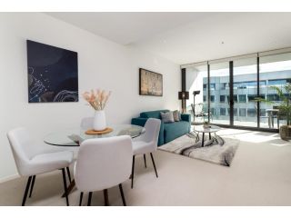 Spacious 1-Bed with View in Central Location Apartment, Canberra - 5