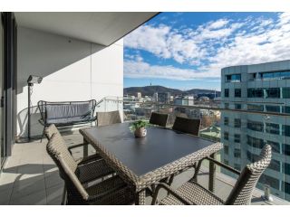 Spacious 1-Bed with View in Central Location Apartment, Canberra - 2