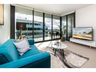 Spacious 1-Bed with View in Central Location Apartment, Canberra - 4