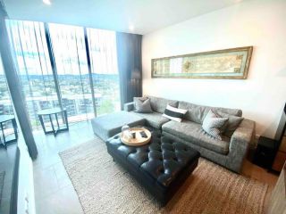 Spacious 1 bedroom apartment with pool, gym, views Apartment, Brisbane - 4