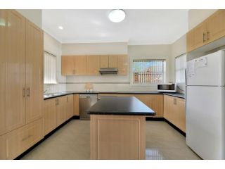 Spacious 2 Bed, 2 Bath Villa, CBD Location Villa, Orange - 1