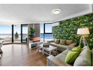Spacious 2-bed Beach Apartment With Oceanview Apartment, Gold Coast - 2