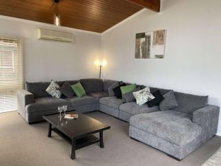 Spacious 2 bedroom home in the heart of Lakes Guest house, Lakes Entrance - 5