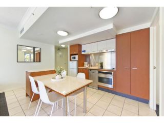 Spacious 2-bedroom unit in Chevron Apartment, Gold Coast - 1