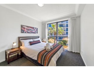 Spacious 2-bedroom unit in Chevron Apartment, Gold Coast - 4