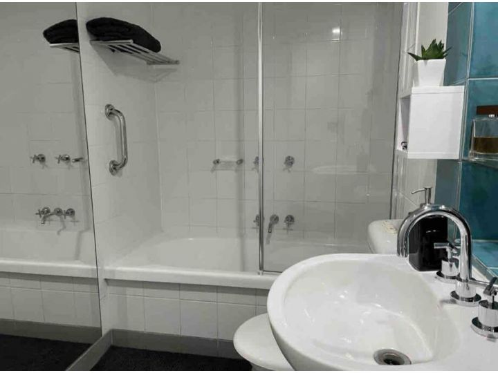 Spacious 2BD on Chapel Apartment, Australia - imaginea 9