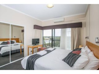 Perth Ascot Sub Penthouse Spectacular 240 degree River and City Views , Apartment, Perth - 2