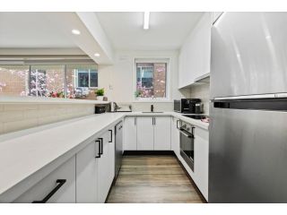 Spacious 3-Bed Apartment With Chic Decor Apartment, Melbourne - 3