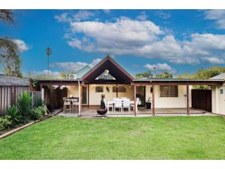 Cupid's Arrow, Homely Cottage with BBQ and Firepit Guest house, Mudgee - 2