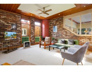 Spacious 3-Bed Mid Century Home Near CBD Guest house, Sydney - 1