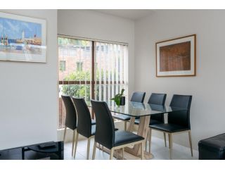 Spacious 3-Bed Townhouse in Stylish Balmain Guest house, Sydney - 5