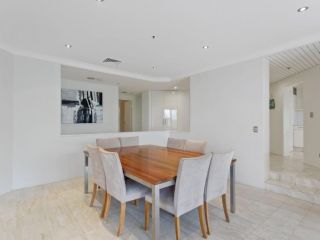 Spacious 3 Bedroom Family Apartment Apartment, Gold Coast - 3