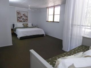 Spacious 3 bedroom resort style apartment with a/c Apartment, Rainbow Beach - 4