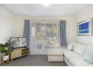 Spacious 4-Bed Home with Pool and Veranda Guest house, Mudjimba - 5