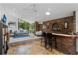 Spacious 4-bed Home with Waterfront Pontoon Guest house, Currumbin Valley - 4