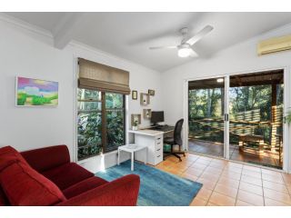 Spacious 4-bed Home with Waterfront Pontoon Guest house, Currumbin Valley - 5
