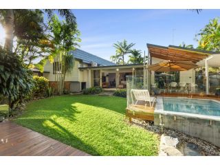 Spacious 4-bed Home with Waterfront Pontoon Guest house, Currumbin Valley - 2