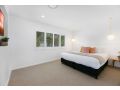 Spacious 4-Bed Villa with Mediterranean Touches Villa, Gold Coast - thumb 16