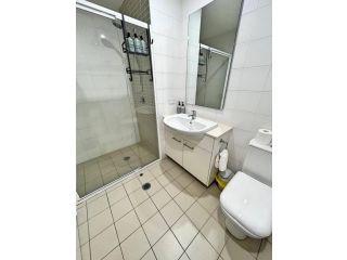 Spacious & High in the Skyplaza - 1bd 1bth Apt Apartment, Phillip - 5