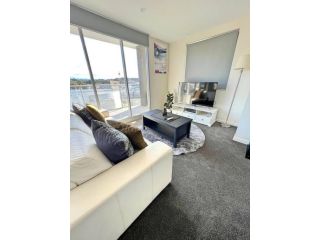 Spacious & High in the Skyplaza - 1bd 1bth Apt Apartment, Phillip - 1