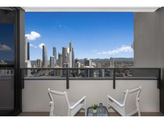 Convenient Location and Beautiful Views in Surfers Apartment, Gold Coast - 1