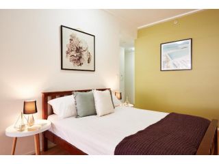 Spacious and Bright Studio in the Middle of Town Apartment, Sydney - 1