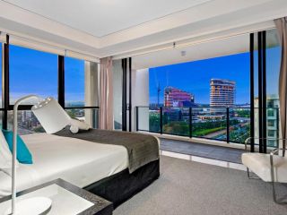Spacious and Modern 3 Bed Apartment in Central Broadbeach at Sierra Grand Apartment, Gold Coast - 1
