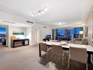 Spacious and Modern 3 Bed Apartment in Central Broadbeach at Sierra Grand Apartment, Gold Coast - 3