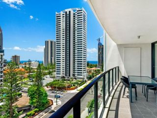 Spacious and Modern 3 Bed Apartment in Central Broadbeach at Sierra Grand Apartment, Gold Coast - 5