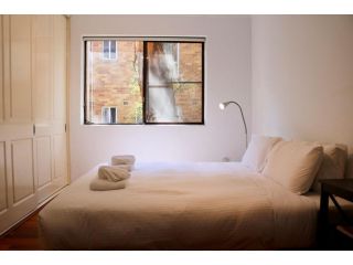 Spacious 3 Bedroom Apartment 20 Min To The CBD Apartment, Sydney - 5