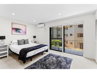 Spacious Apartment with Pool in Prime Location Apartment, Gold Coast - 3