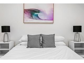 Spacious Apartment with Pool in Prime Location Apartment, Gold Coast - 5