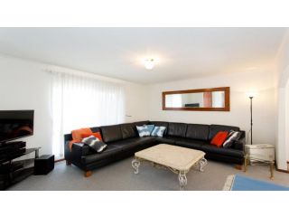 Spacious City Townhouse close to Burswood Villa, Perth - 5