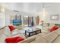 Spacious Couples Townhouse, Sunshine Beach Apartment, Australia - thumb 9