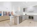 Spacious Couples Townhouse, Sunshine Beach Apartment, Australia - thumb 1