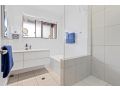 Spacious Couples Townhouse, Sunshine Beach Apartment, Australia - thumb 6
