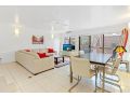 Spacious Couples Townhouse, Sunshine Beach Apartment, Australia - thumb 7