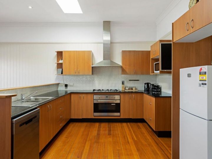 Spacious Family sized getaway with views Guest house, Brisbane - imaginea 4