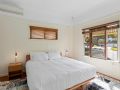 Spacious Family sized getaway with views Guest house, Brisbane - thumb 7